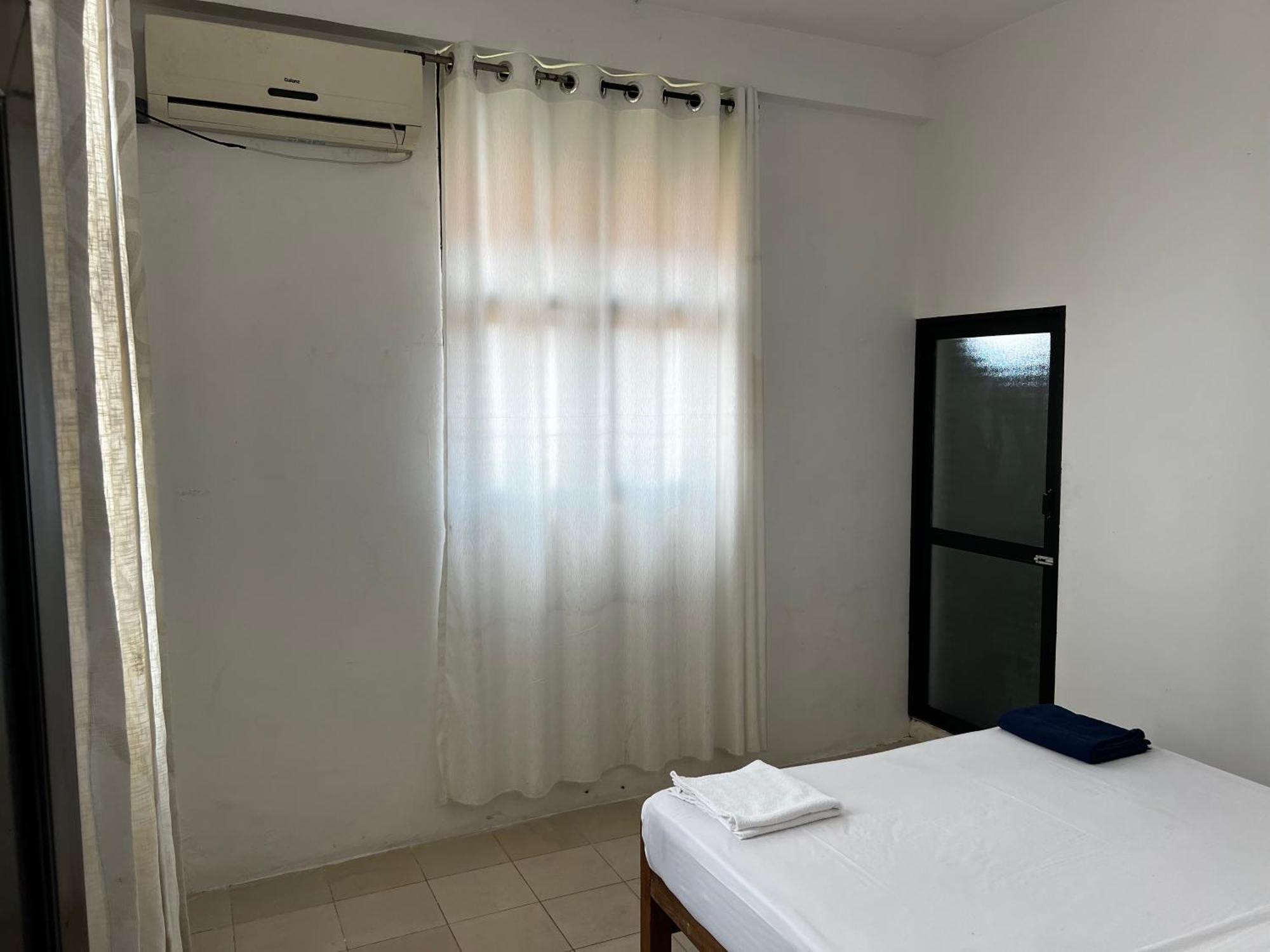 Ramlyn Guesthouse & Restaurant Negombo Kültér fotó