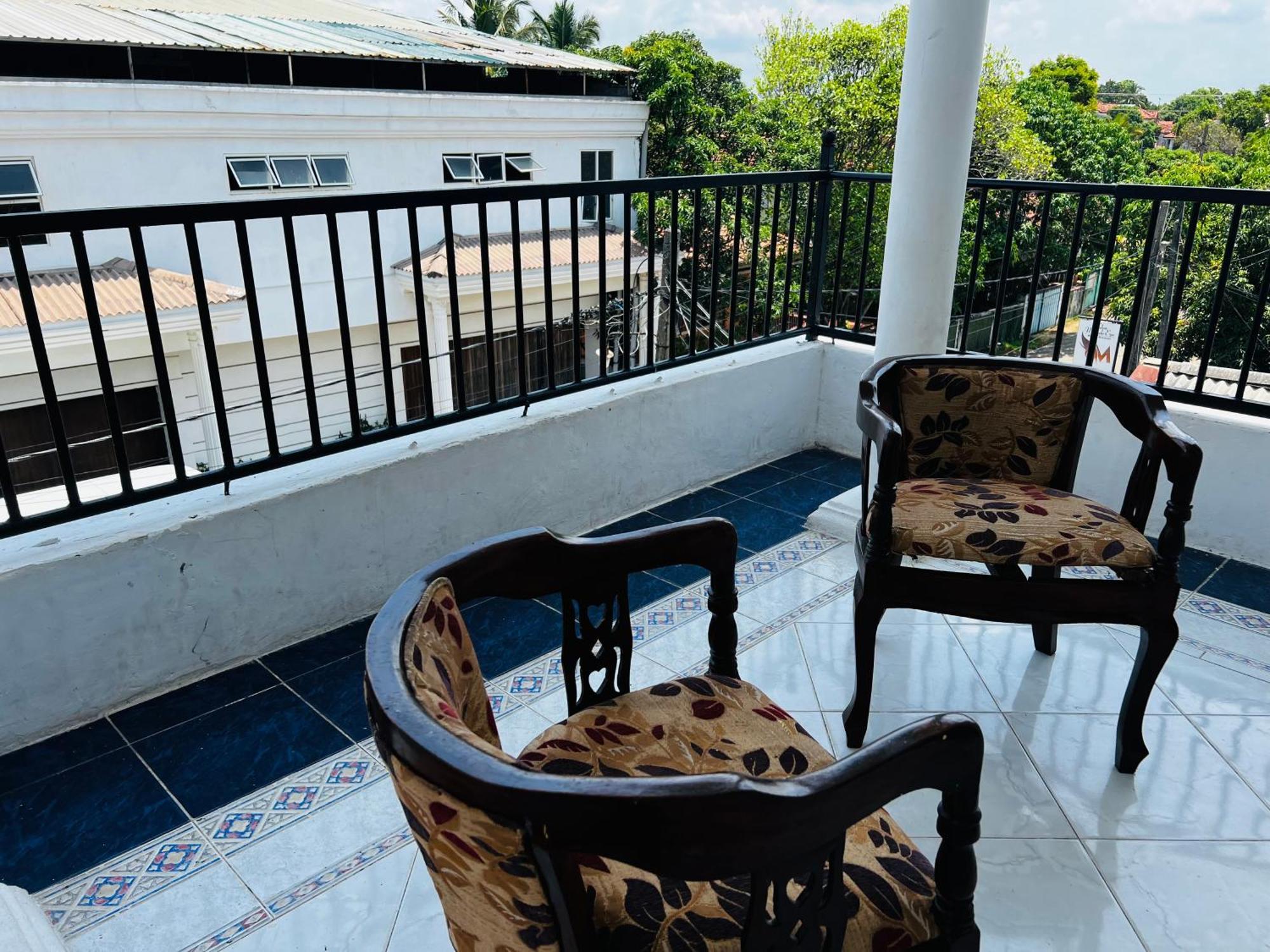 Ramlyn Guesthouse & Restaurant Negombo Kültér fotó